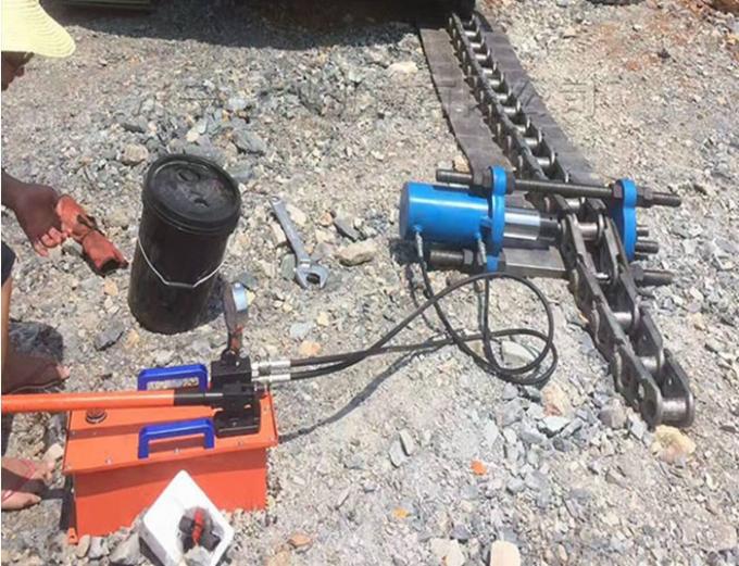 C type portable hydraulic track master link pin press remove machine